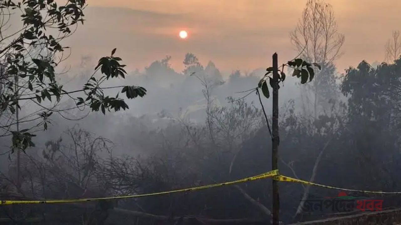 দাবানলের বিষাক্ত ধোঁয়া ছড়িয়ে পড়ছে