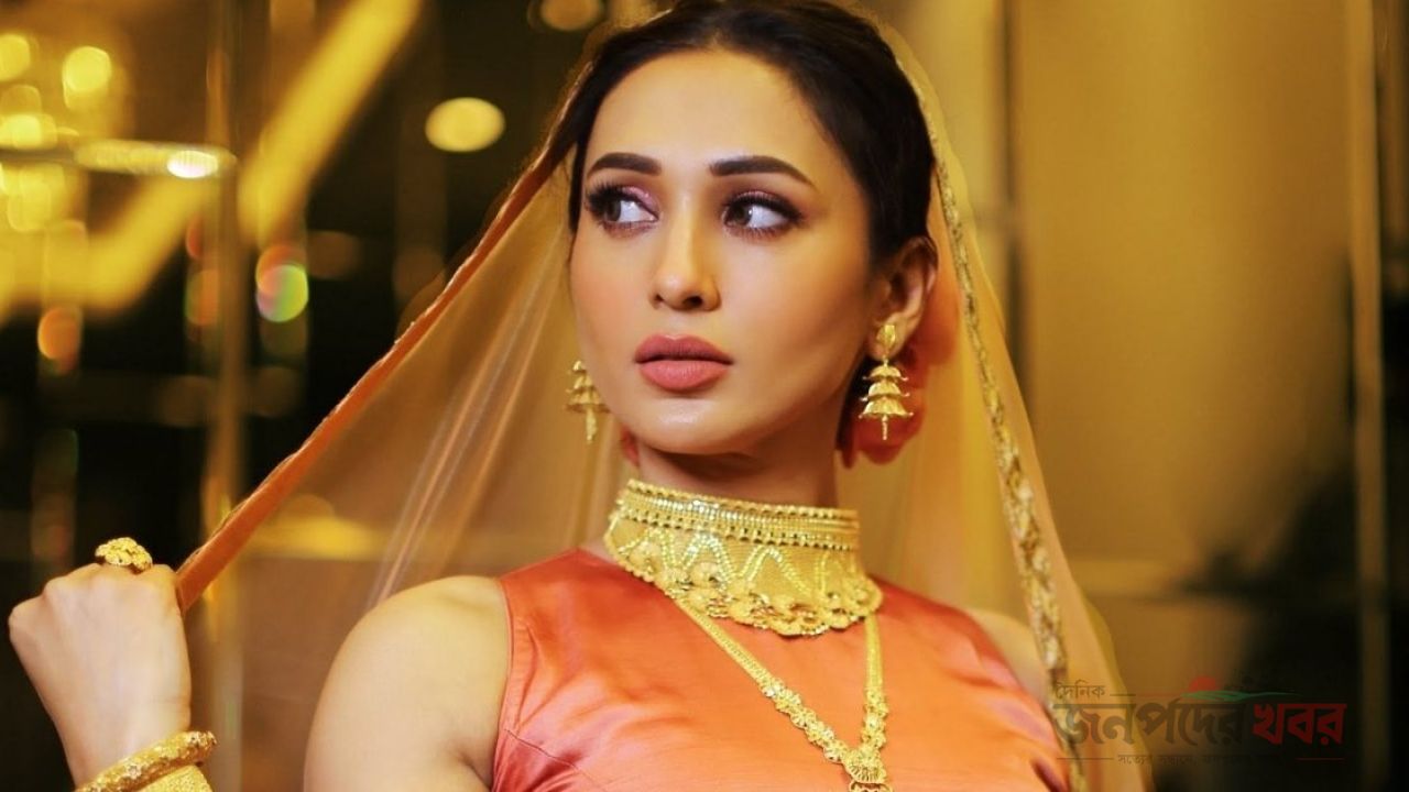 ডিসেম্বরে বিয়ে করছেন মিমি চক্রবর্তী