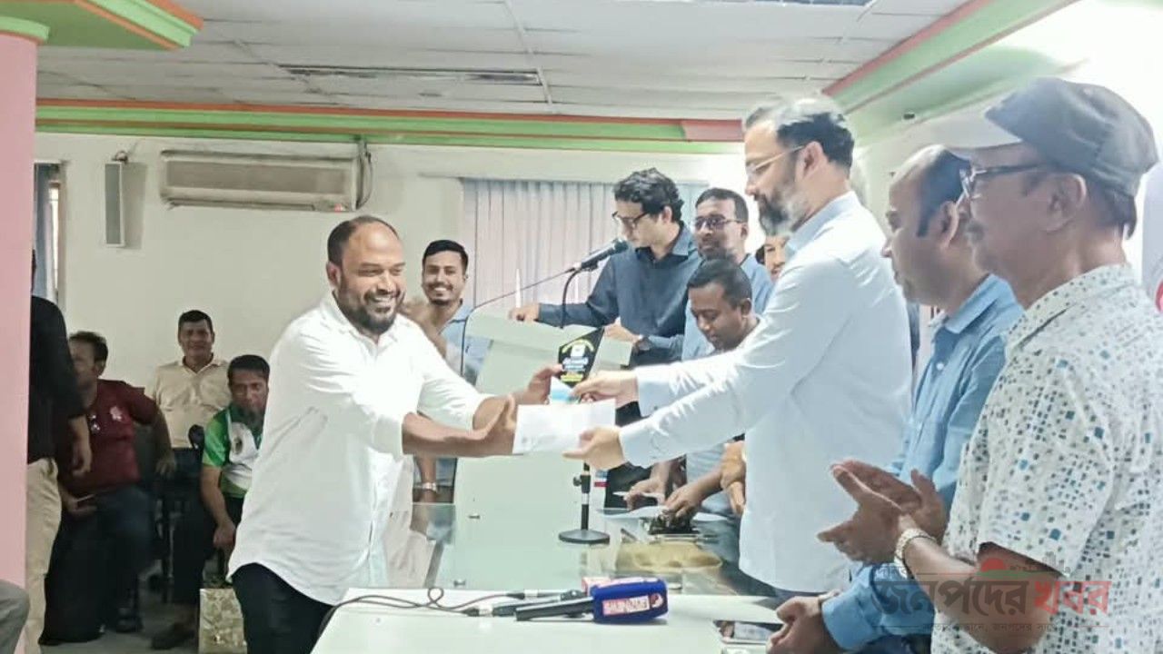 সেরা ক্রীড়াবিদ পুরস্কার পেলেন এশিয়ান টিভির  বাতেন বিপ্লব