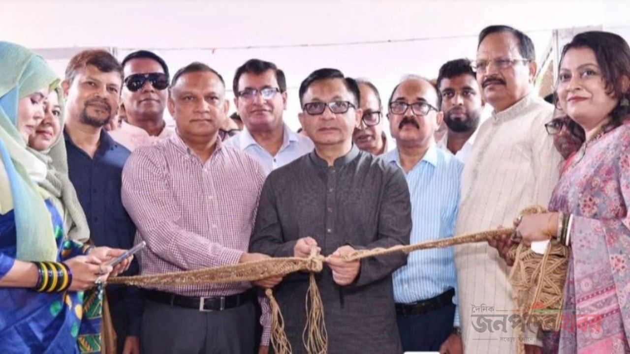 ‘রেশম, তাঁত ও পাটপণ্যের মতো সম্ভাবনাময় খাতের উন্নয়নে কাজ চলছে’