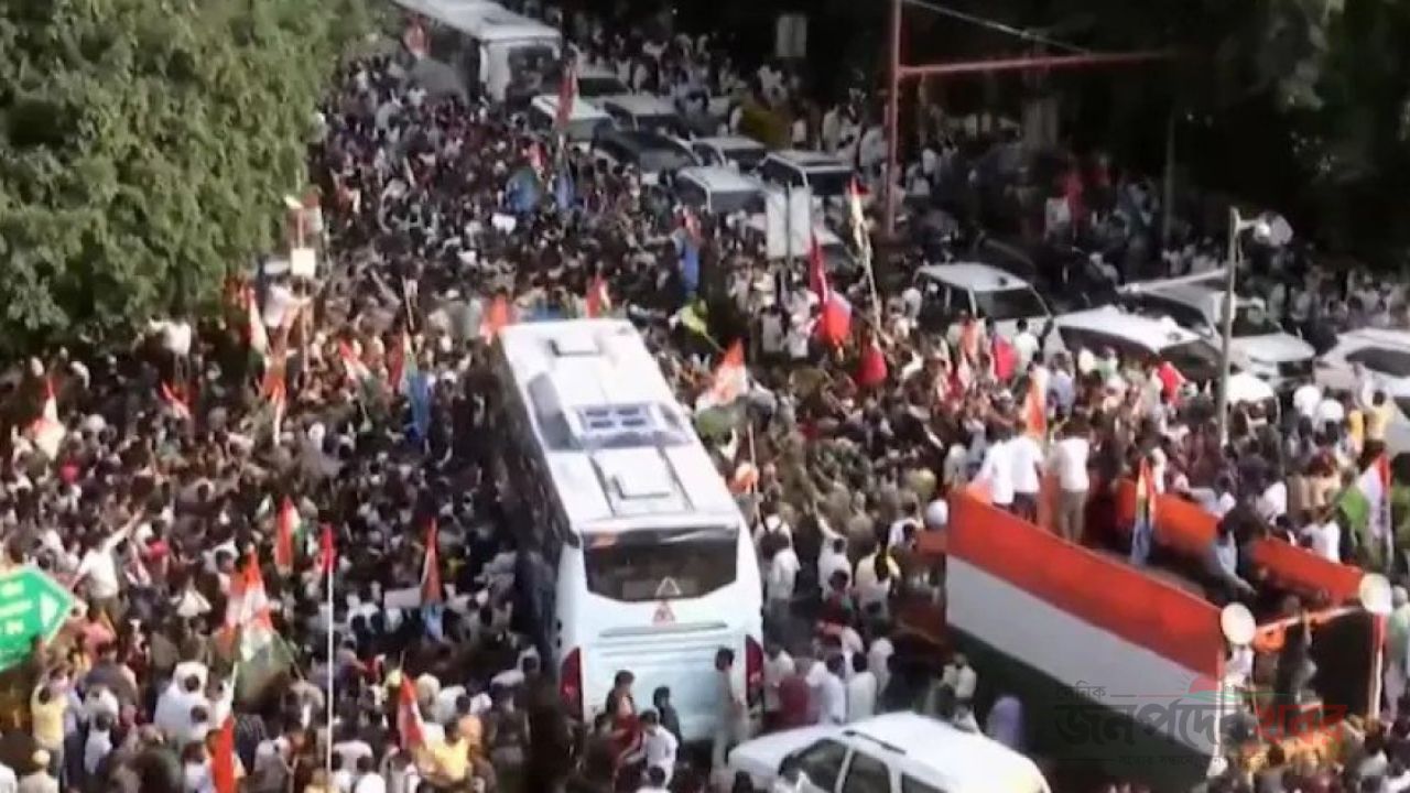 ইন্ডিয়া জোটের পদযাত্রায় হাজার হাজার বিক্ষোভকারী, অনড় রাহুল গান্ধী