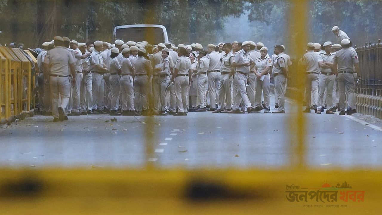 ভারতের গণতন্ত্র যেভাবে ভেতর থেকে দুর্বল হচ্ছে