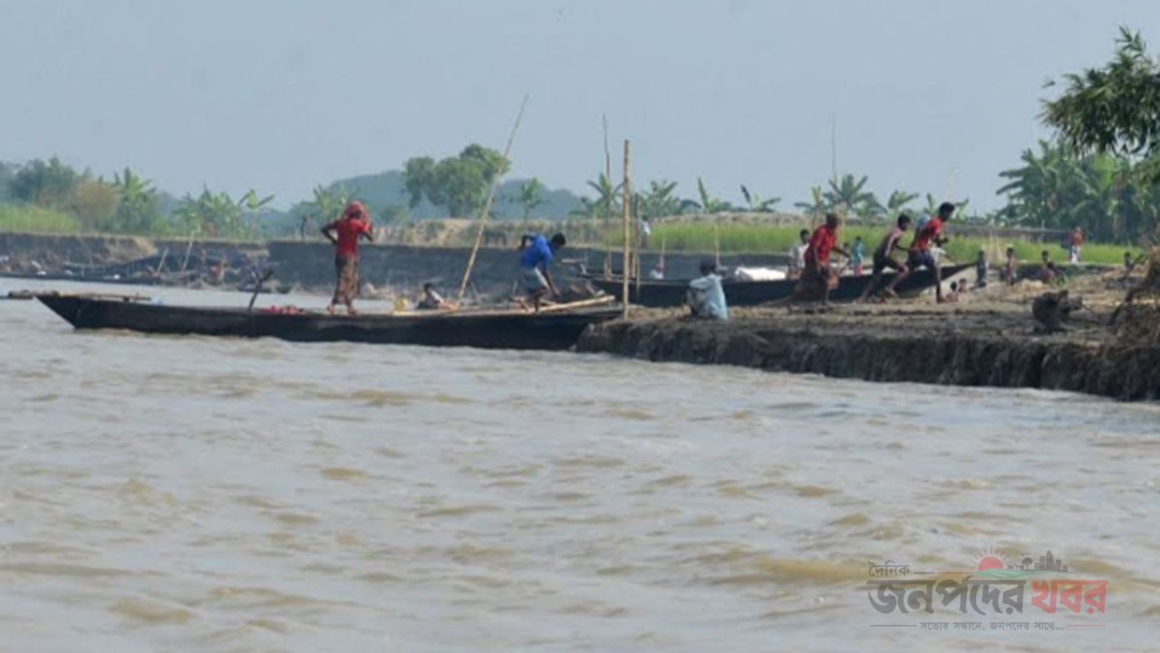 নিষেধাজ্ঞাতেও থামছে না মা ইলিশ শিকার