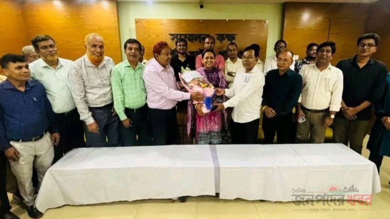 বিএনপির সম্পাদককে কারণ দর্শানোর নোটিশ: কঞ্চিপাড়া ডিগ্রি কলেজের শুভেচ্ছা বিতর্ক ঘিড়ে টিটুলের প্রতিবাদ